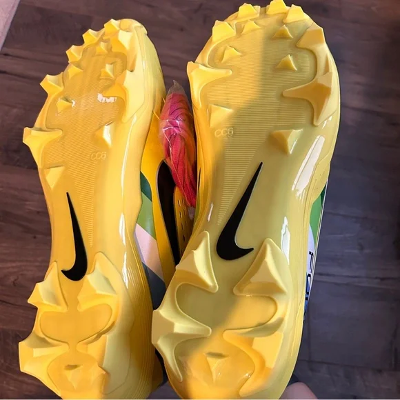 Nike Oregon Ducks PE Football Cleats Stomp Out Cancer Men’s 14 NEW